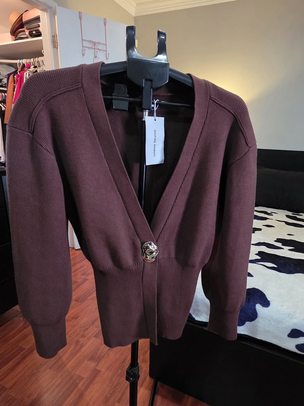 Luxury V‑Neck Single Button Knit Cardigan in Deep Brown